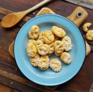 danish-sukkerkringler-pretzel-cookie-recipe-300x295 Sukkerkringler - Danish pretzel cookies