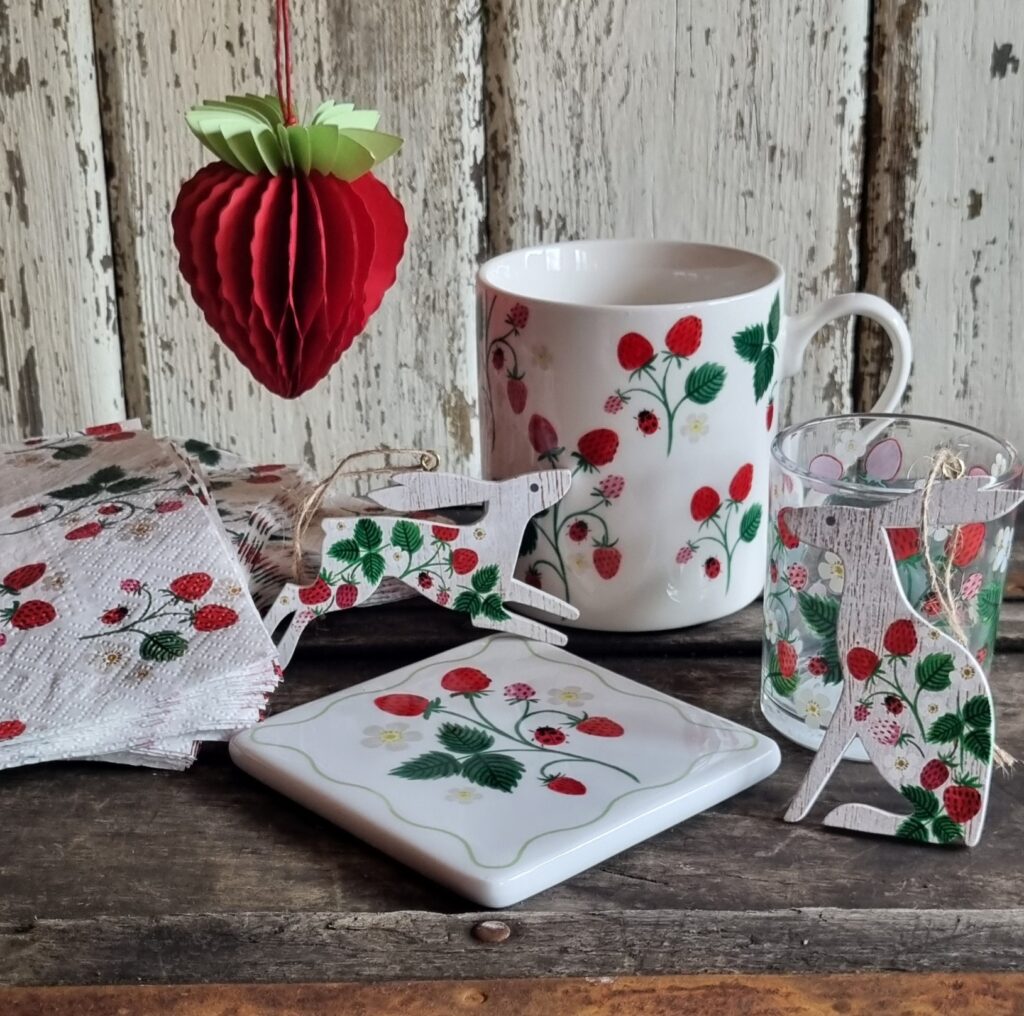 hygge-hamper-strawberry-gardeners-gift-box-hyggestyle-1024x1016 Home New