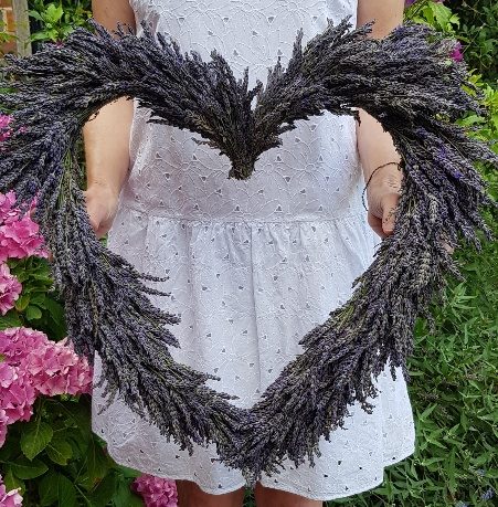 how to make a large lavender heart wreath 7