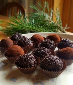 how-to-make-danish-christmas-romkugler-jam-chocolates-257x300 How to make traditional Danish romkugler sweets (chocolate rum balls)