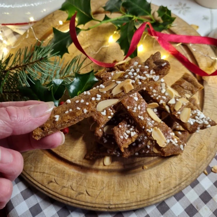 Brune pinner (Norwegian “brown stick” spiced Christmas biscuits recipe)