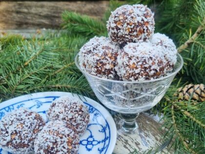 Danish-havregrynskugler-cocoa-and-oat-balls-recipe-1-420x315 Home