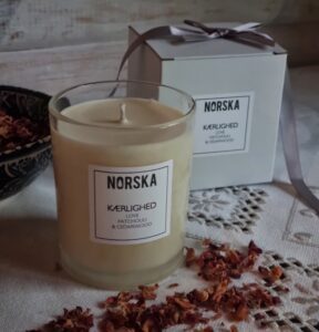 norska-hygge-candle-patchouli-scandi-288x300 Home New