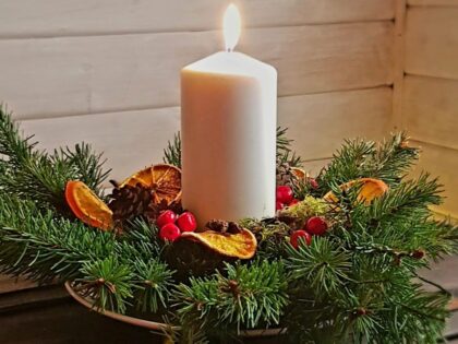 scandinavian-hygge-christmas-candle-natural-materials-420x315 Home