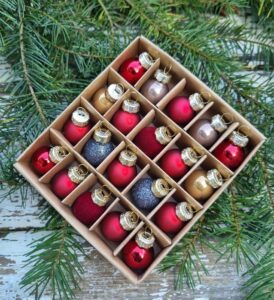 set-of-16-2cm-tiny-mini-vintage-red-gold-grey-glass-Christmas-baubles-274x300 Home New