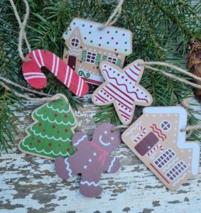 set-of-6-wooden-scandi-nordic-gingerbread-man-house-Christmas-decorations-283x300 Home New